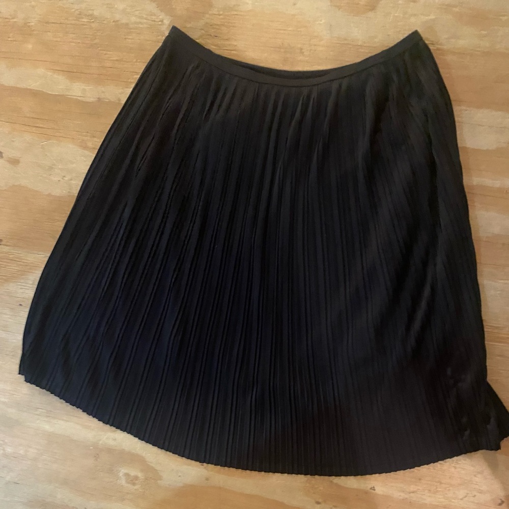 Mossimo Black pleated lined skirt size Small